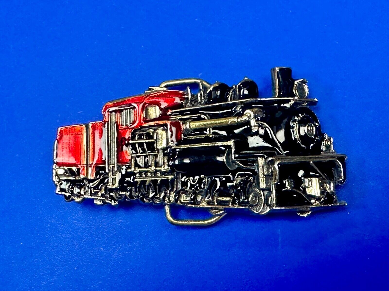 Train Rail Road Steam Engine Through cutout 1983 Great American belt buckle