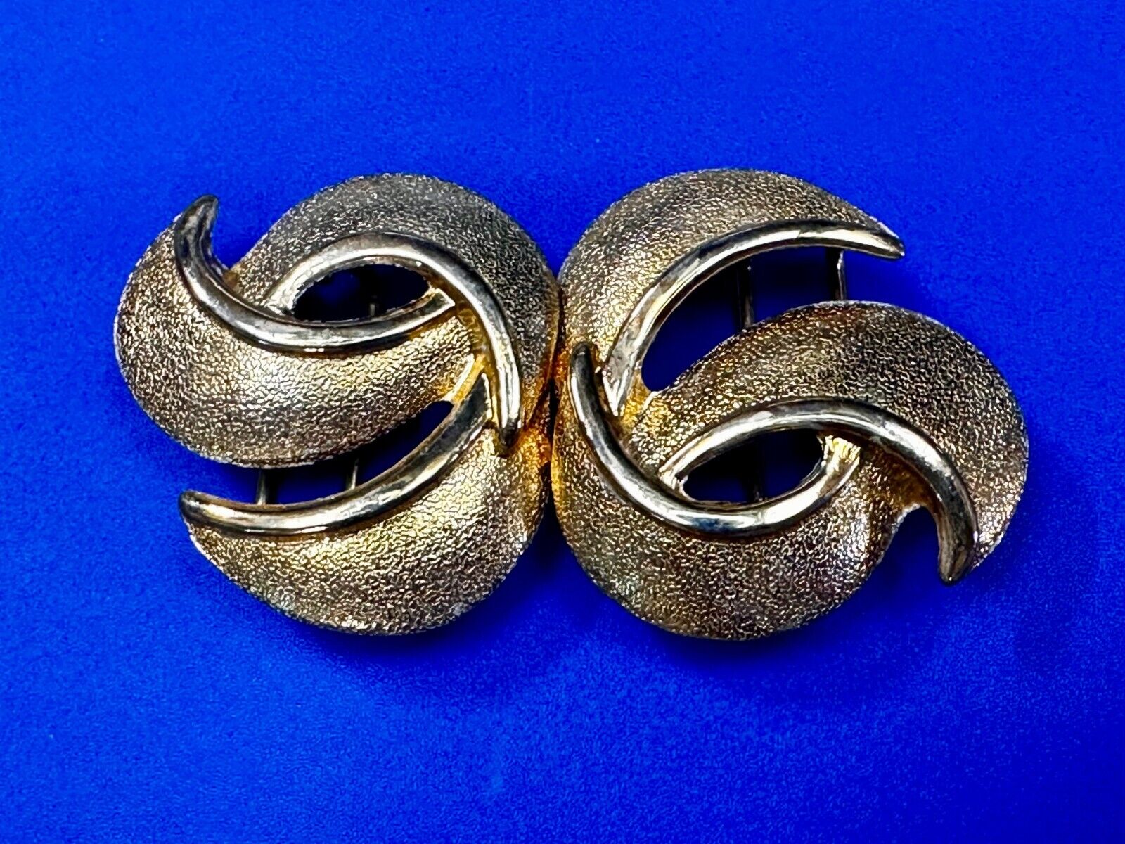 Two Piece Interlocking Swirl Pattern 4" Wide Gold Tone Vintage Belt Buckle