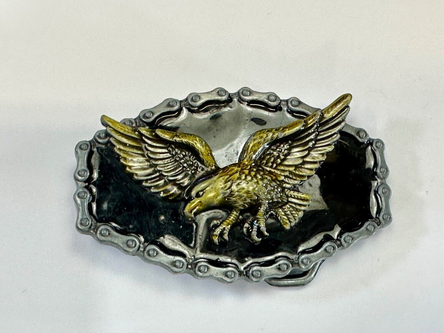 Bikers Patriotic American Eagle Flying Hunting Vtg. belt buckle w/ chain boarder