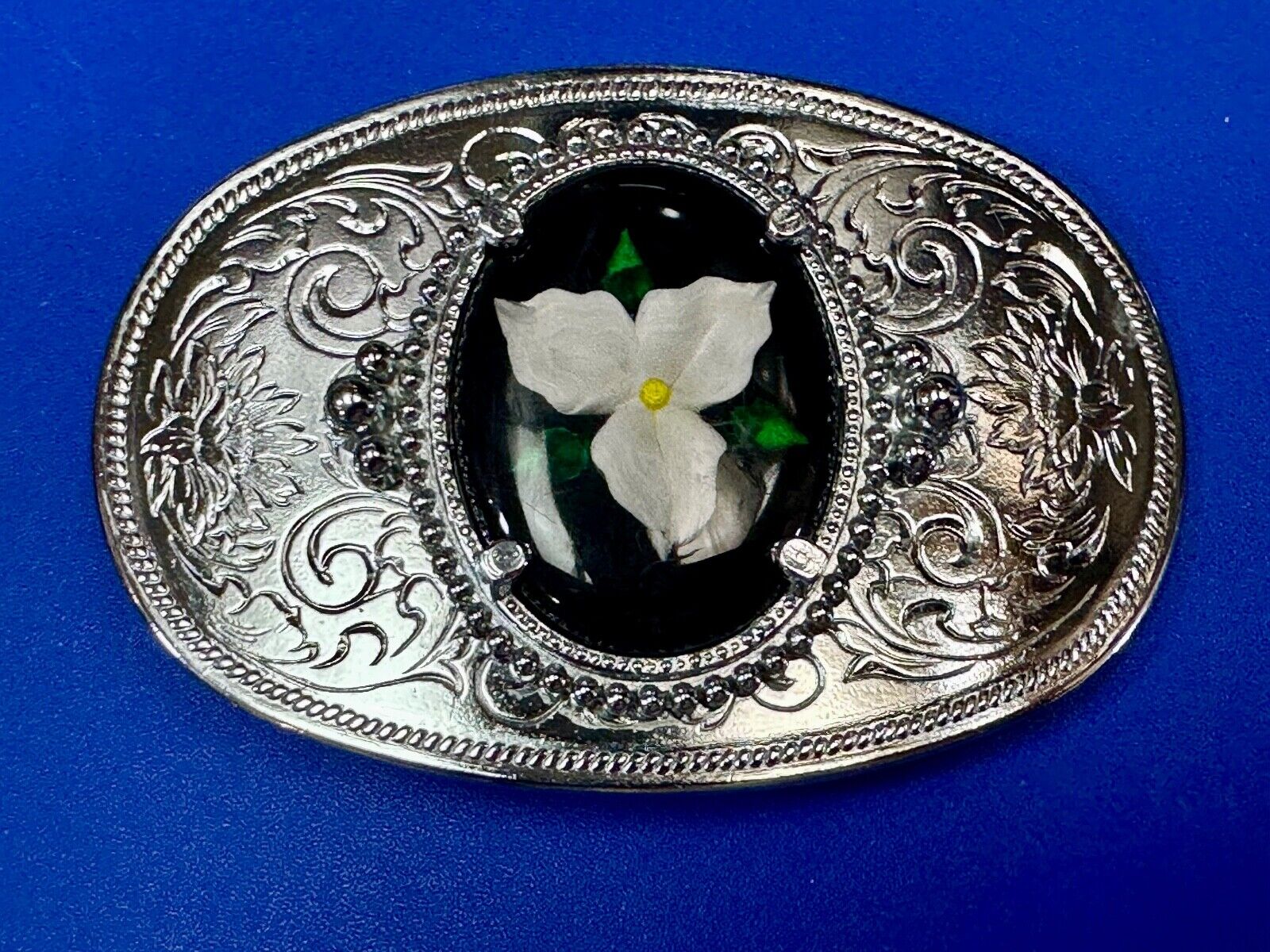 Beautiful Flower as Western oval centerpiece Cab Style belt buckle