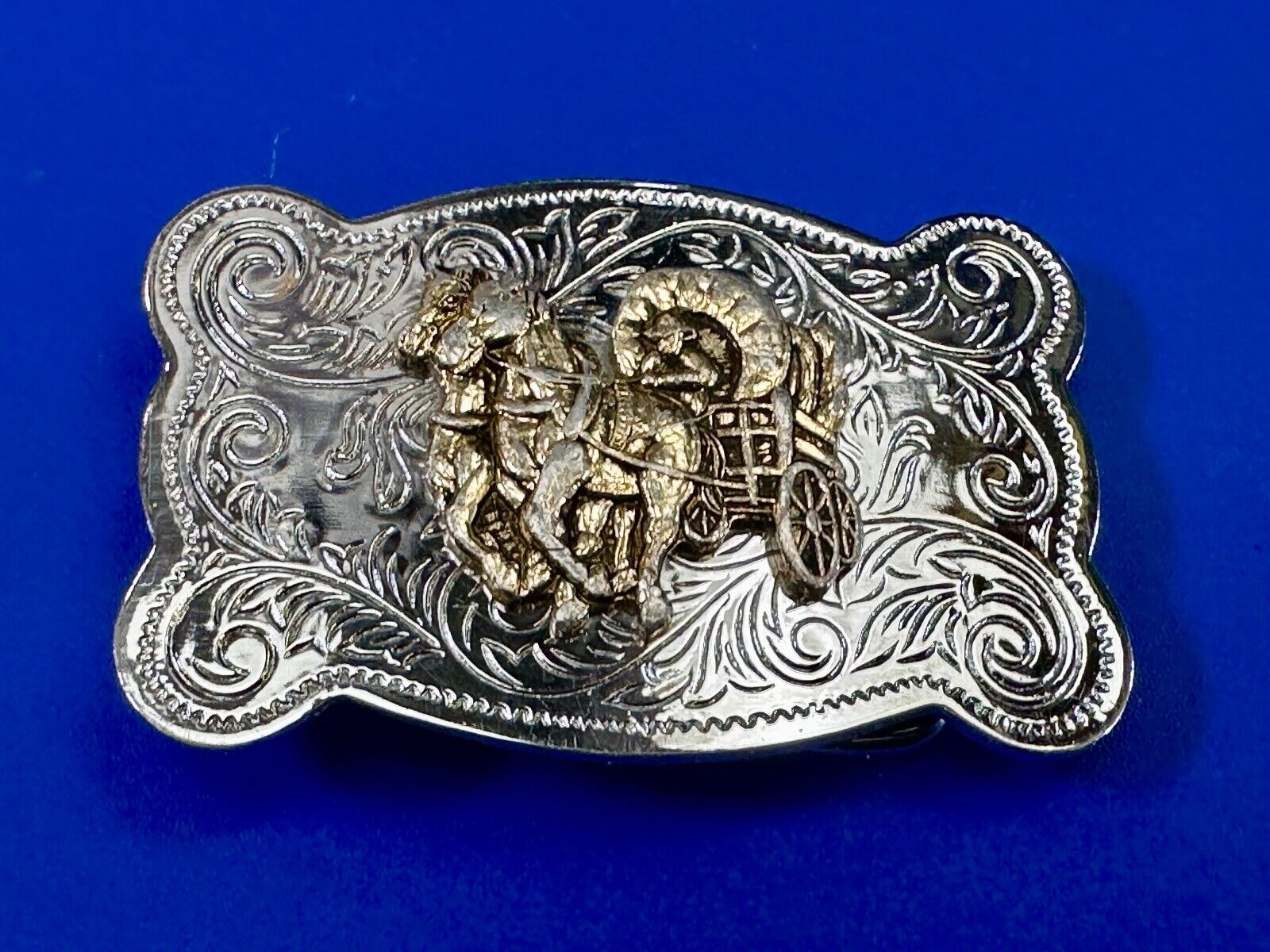 Vintage Horse Drawn Covered Wagon two tone belt buckle made in Japan