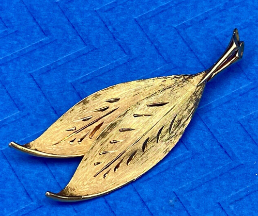 Unique Two Leaf Brushed And Etched Gold Tone Signed Quality Brooch Pin