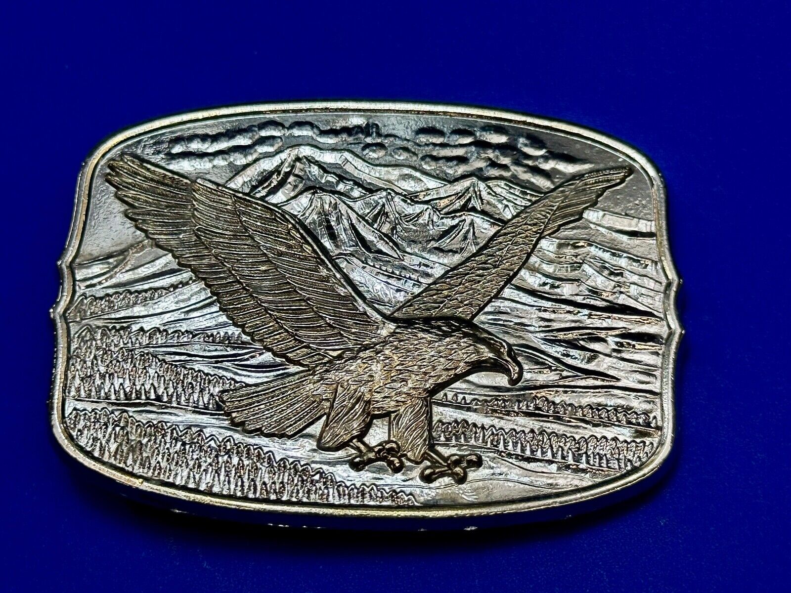 Patriotic American Eagle Hunting Diving Flying Vintage belt buckle