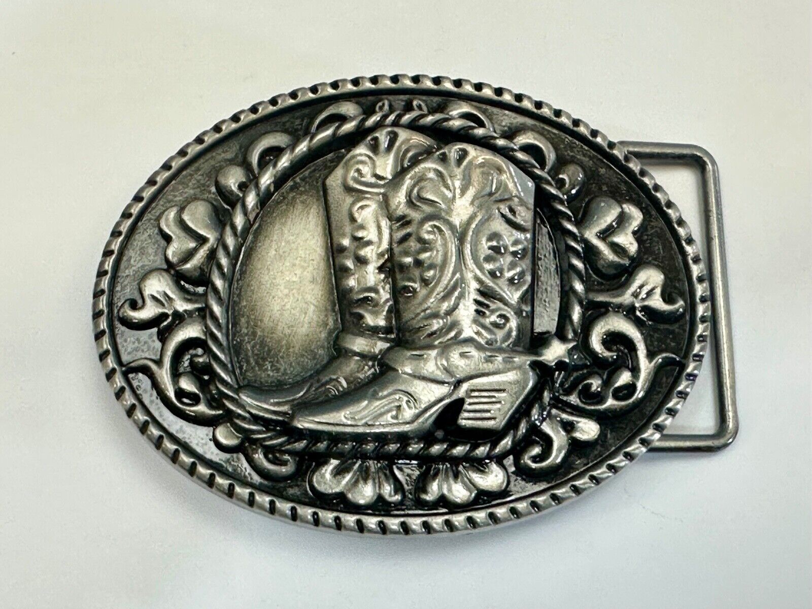Western Cowboy Boots Belt Buckle with ornate flower swirl and rope boarder