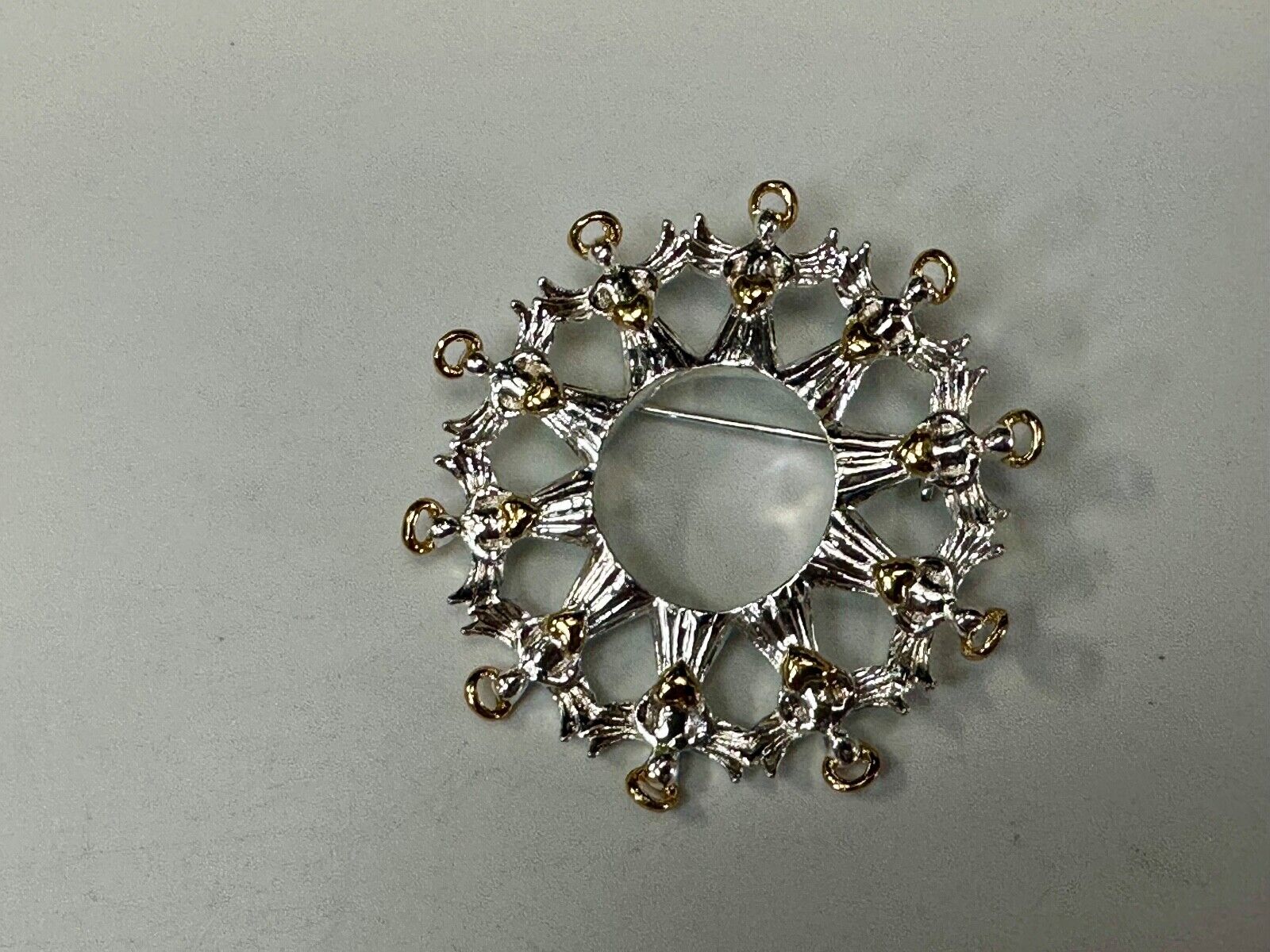 Angles in Circular pattern holiday wreath Avon signed vintage brooch pin