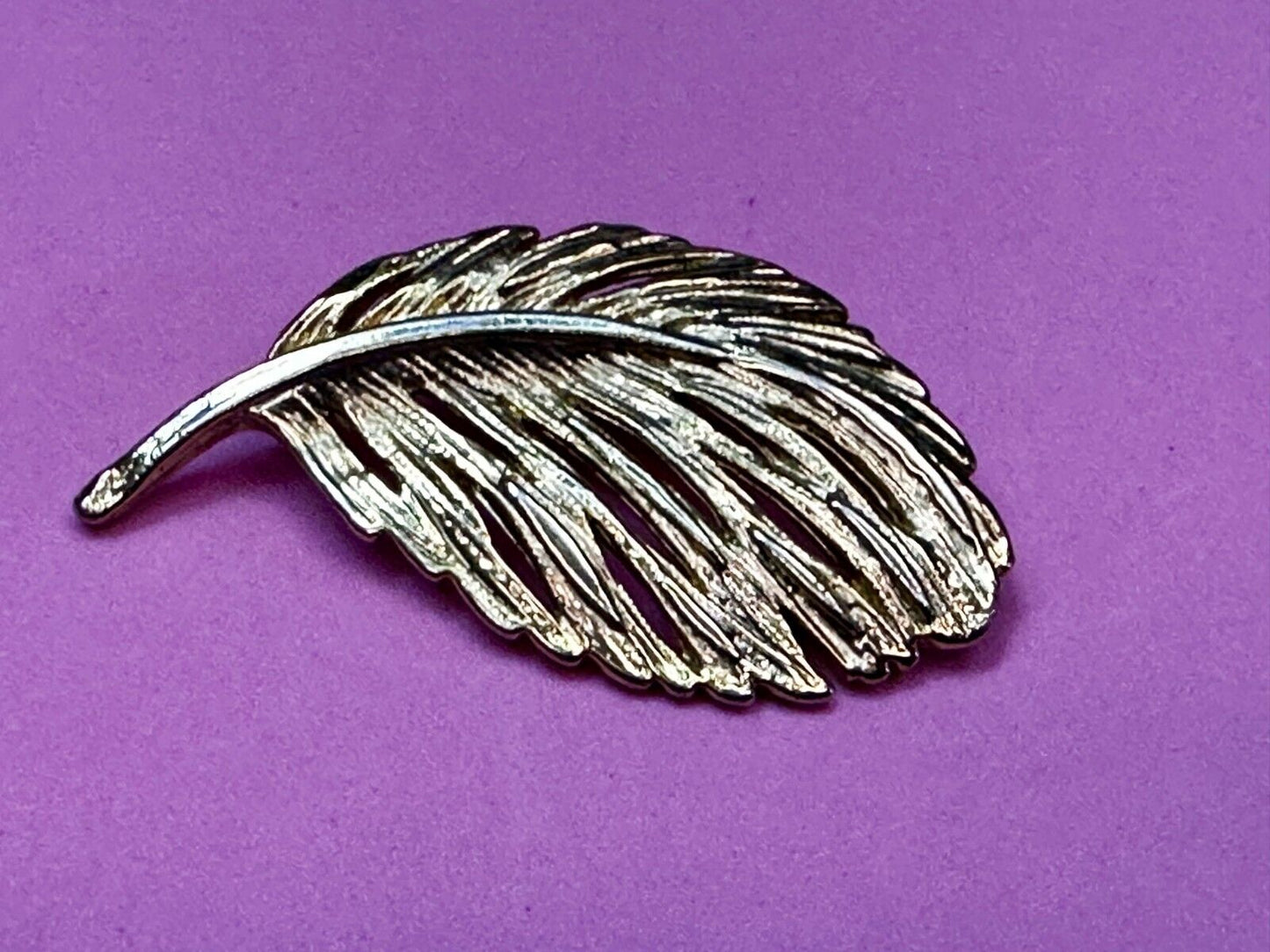 Vintage Leather Feather Textured Gold Tone Brooch Pin Marked Taiwan 1320