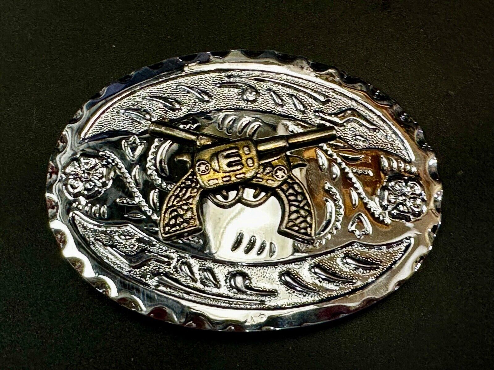 Two Gun Revolver Pistol Western Silver Tone Oval Vintage Cowboys Belt Buckle
