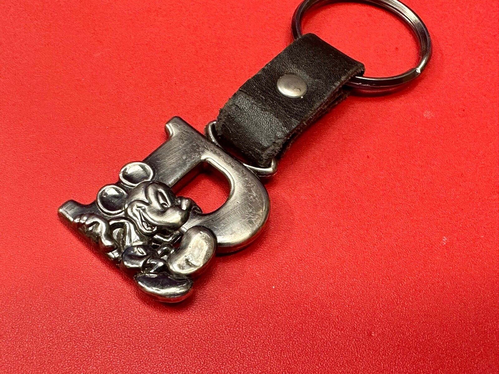 VINTAGE LETTER INITIAL P or B MICKEY MOUSE DISNEY KEYCHAIN LEATHER FOB