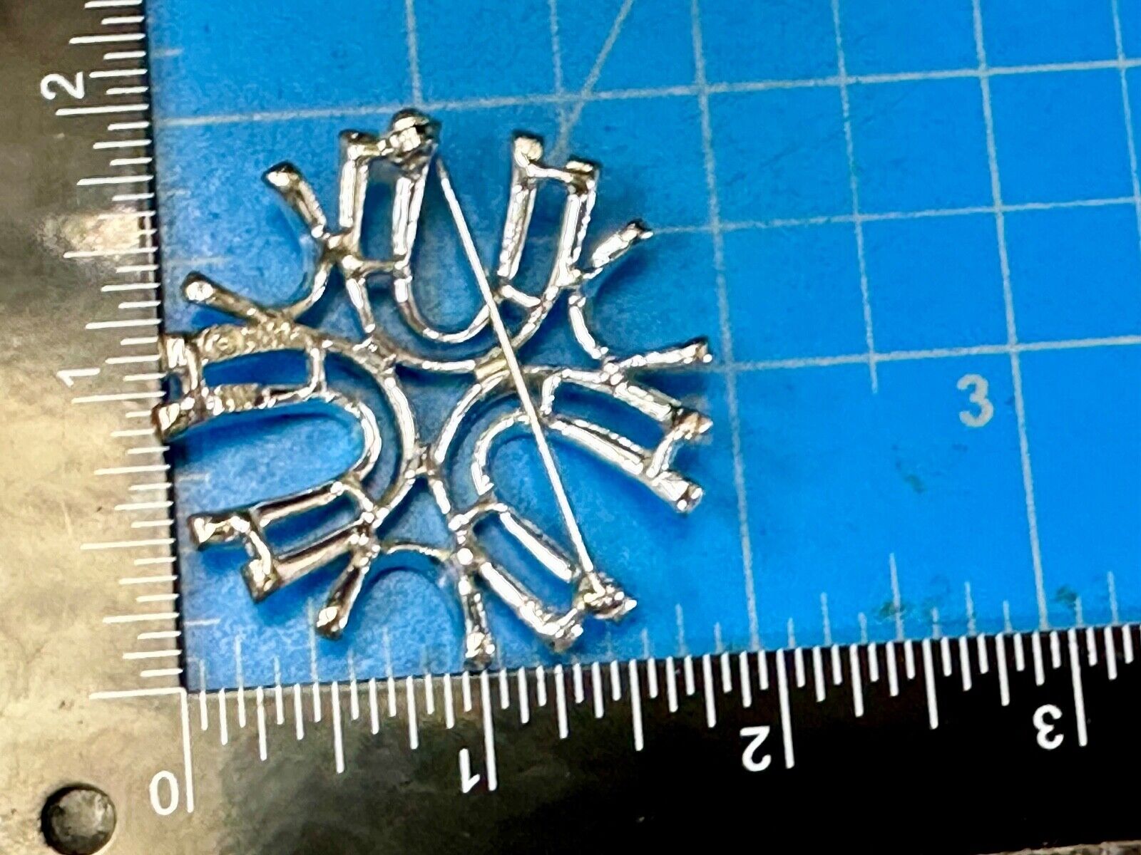 unique see through Sarah Coventry signed silver tone brooch pin