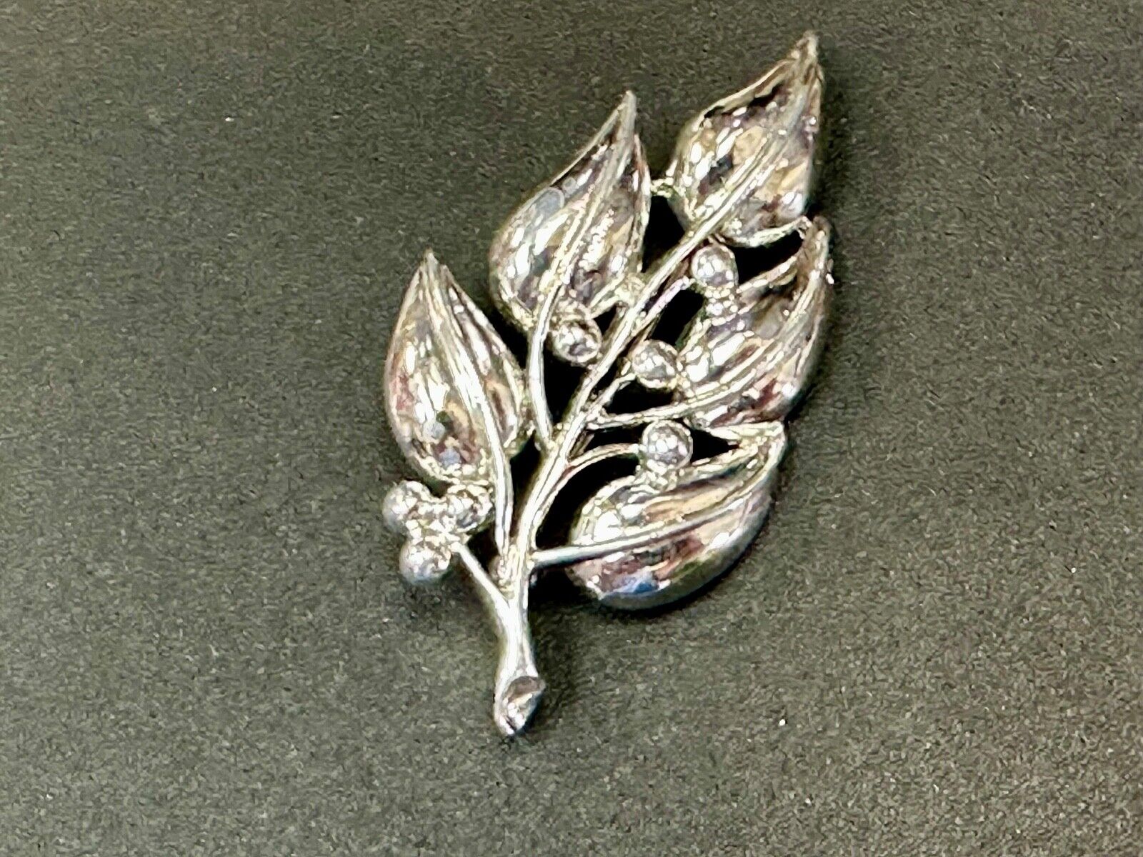 5 Leaf Stem Twig vintage Sarah Coventry signed silver tone brooch pin