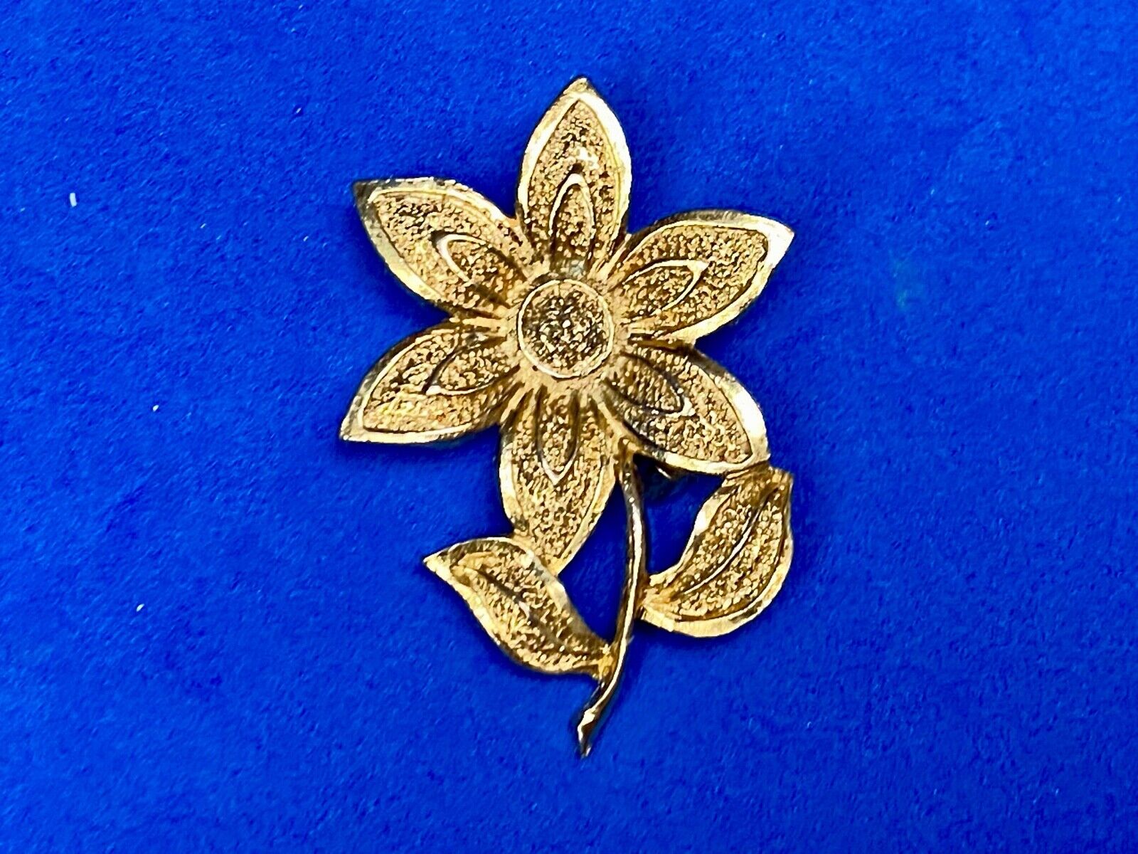 Vintage Gerry's Textured figural Flower Brooch Pin Goldtone Brooch
