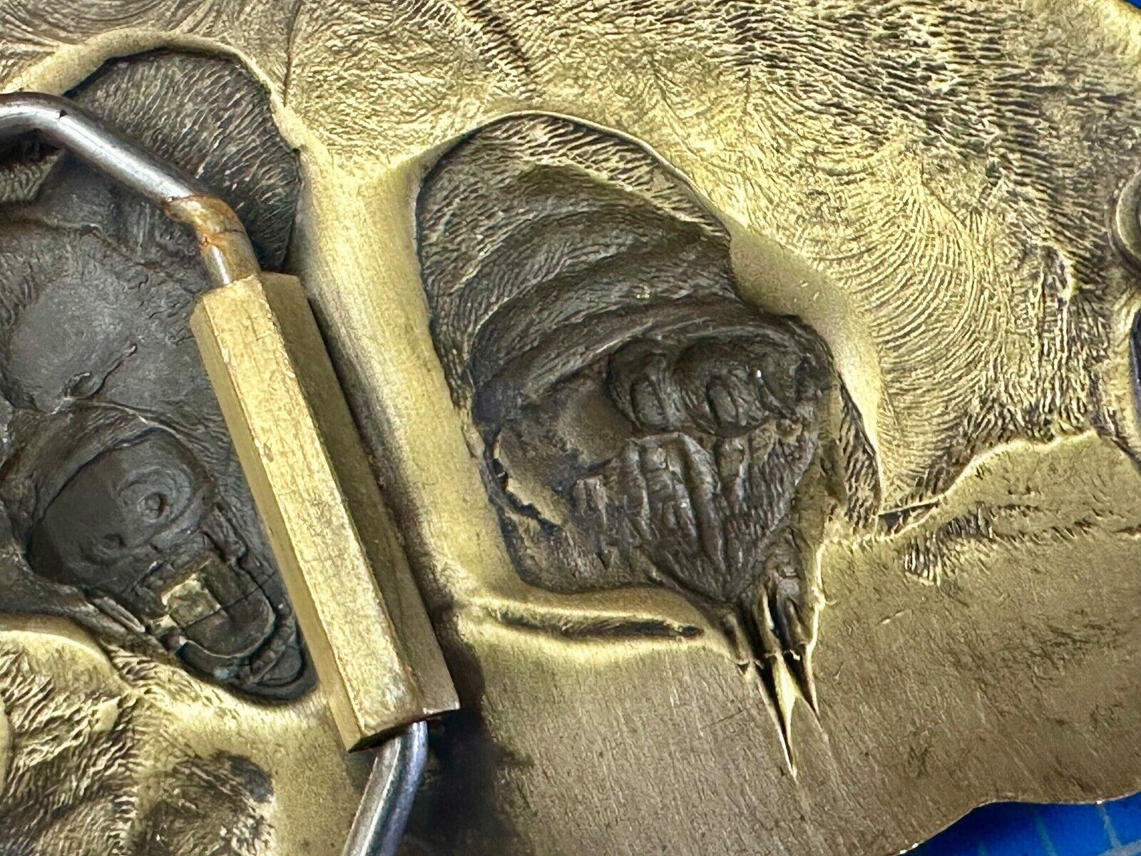 Attacking Grizzly BEAR - Paw reaching out 3D figural belt buckle