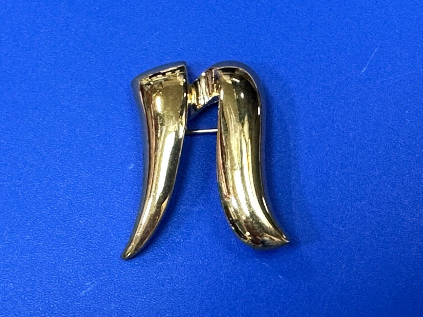 Abstract vintage Monet signed gold tone brooch pin
