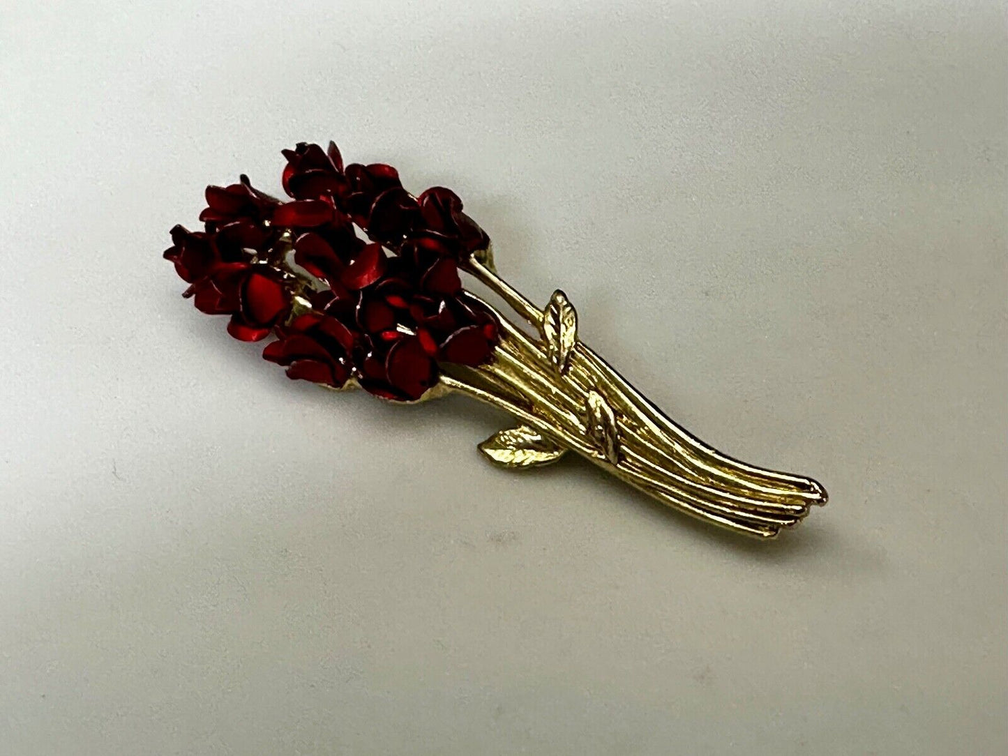 Valentines Gift!  Red Roses Bouquet Gold Tone Brooch Pin Signed DM 97