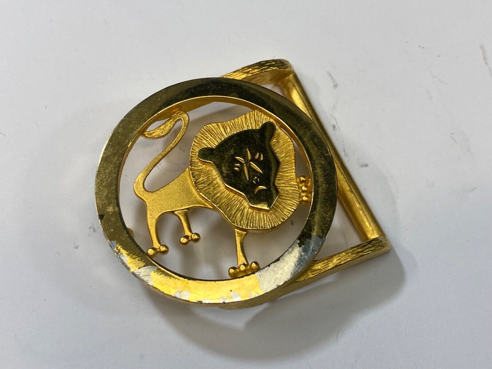 unique LION - Huge Mane and face  in see through gold tone round belt buckle