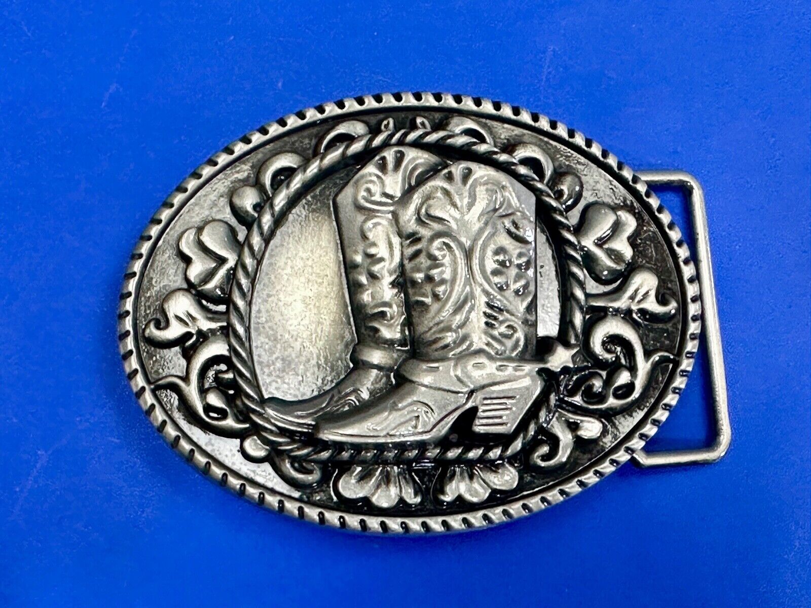 Western Cowboy Boots Belt Buckle with ornate flower swirl and rope boarder