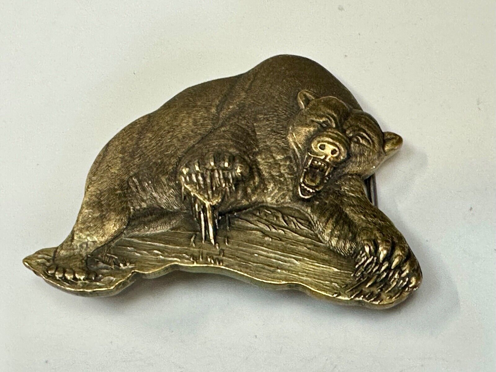Attacking Grizzly BEAR - Paw reaching out 3D figural belt buckle