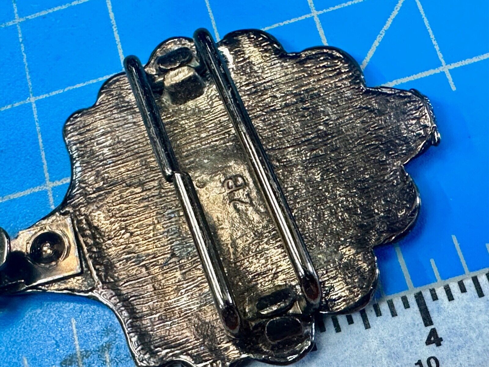 Two piece interconnecting leaf style shape vintage belt buckle