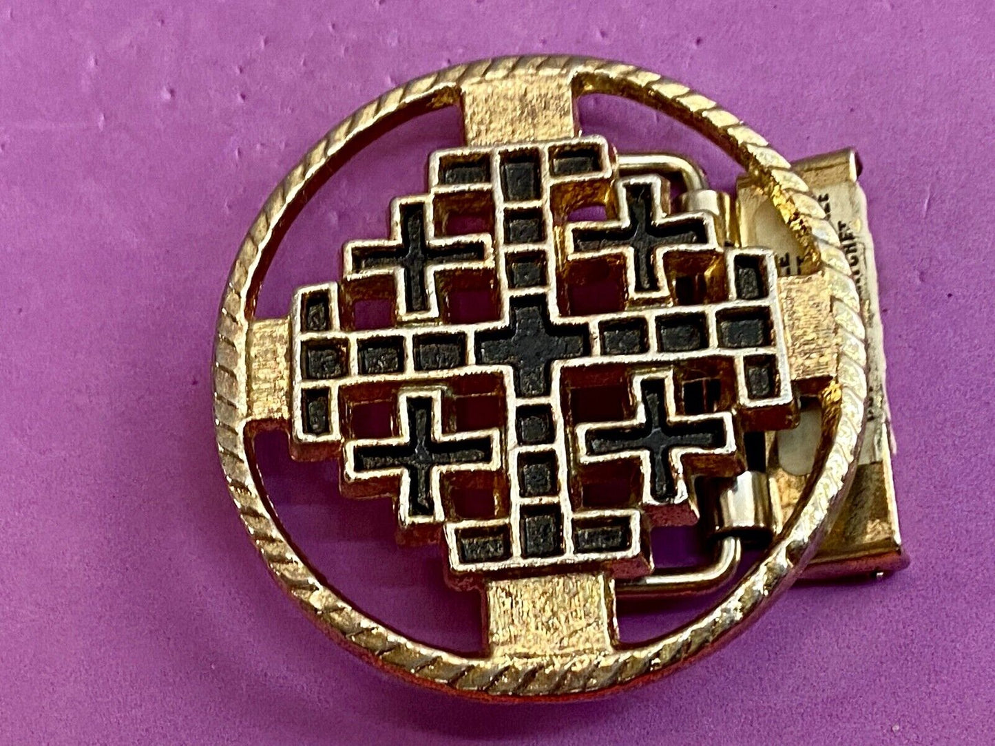 Art Deco squares pattern making up adjustable open ratchet round belt buckle 