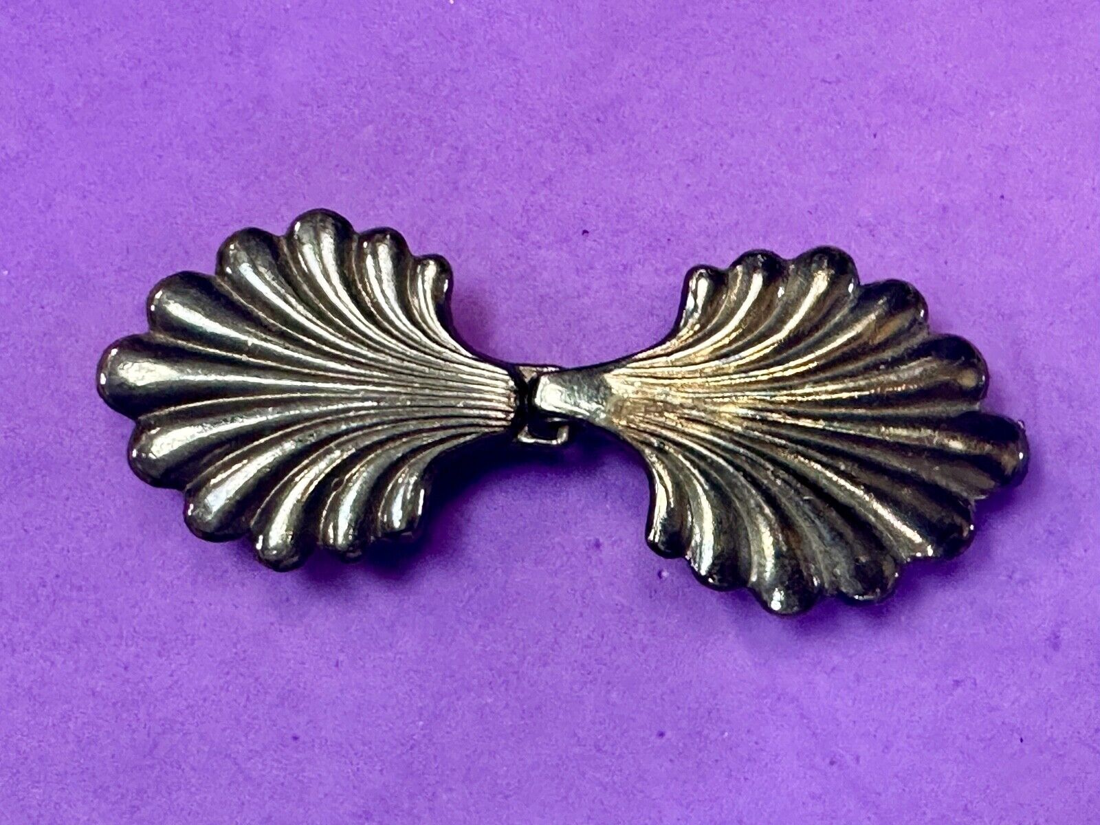 Two piece interconnecting leaf style shape vintage belt buckle