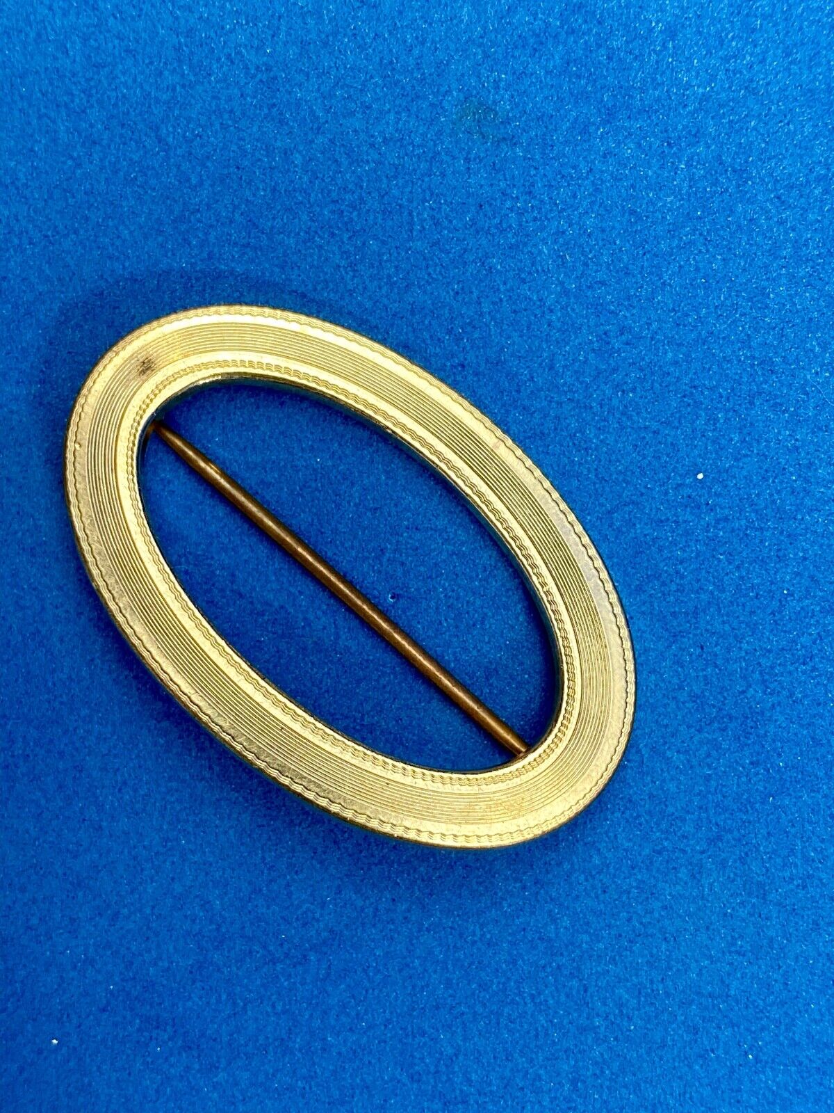 Antique Art Nouveau E. Ira Richards and Co.  Oval Brooch Pin by E.IRA & CO.