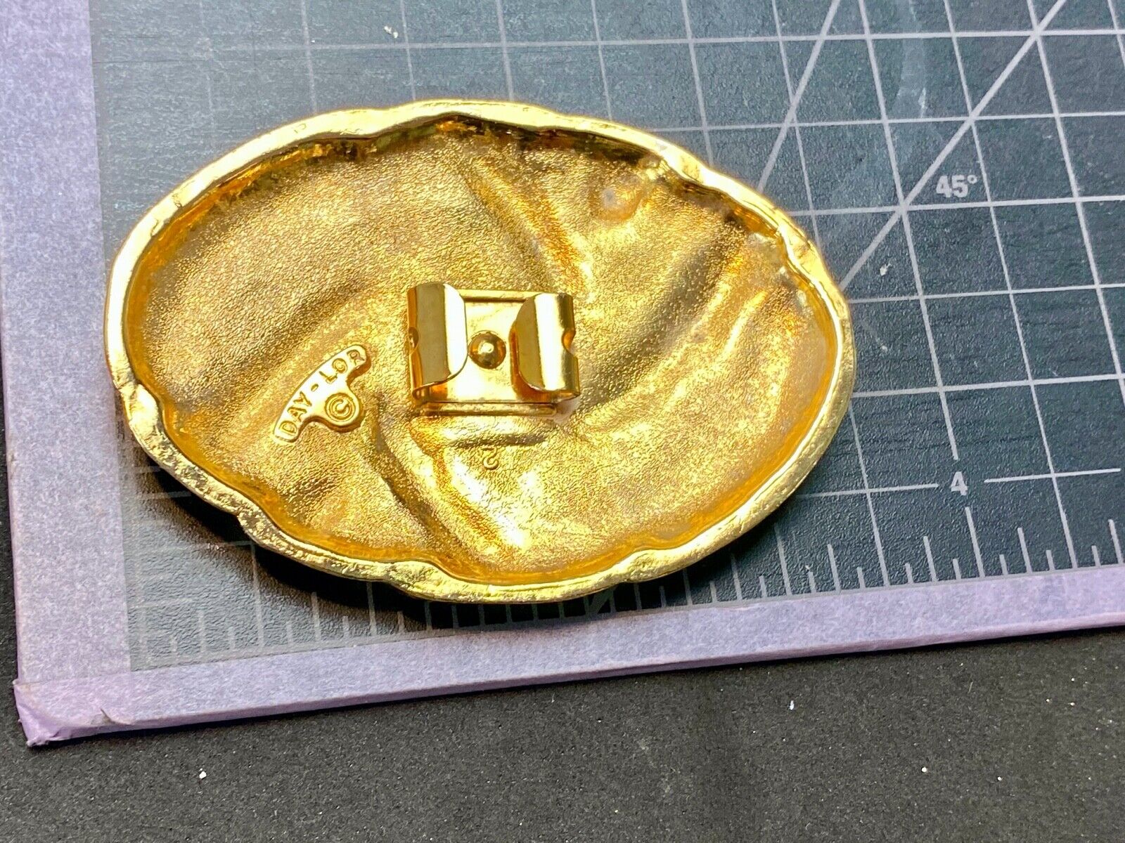 Vintage 80'S Red gold tone Scarf Belt enamel Clip  signed Day-Lor 