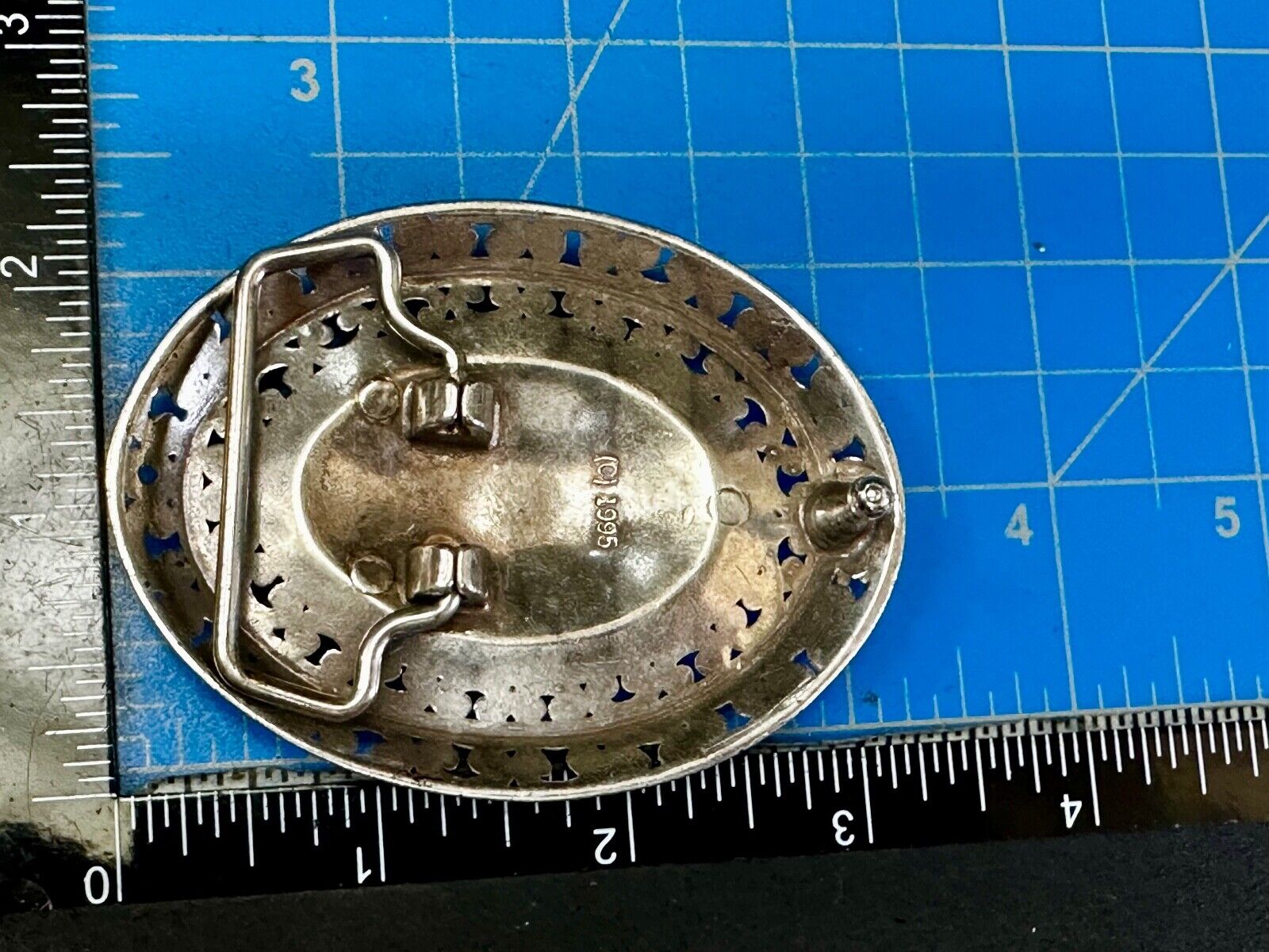 Unique silver color see through oval ornate Belt Buckle
