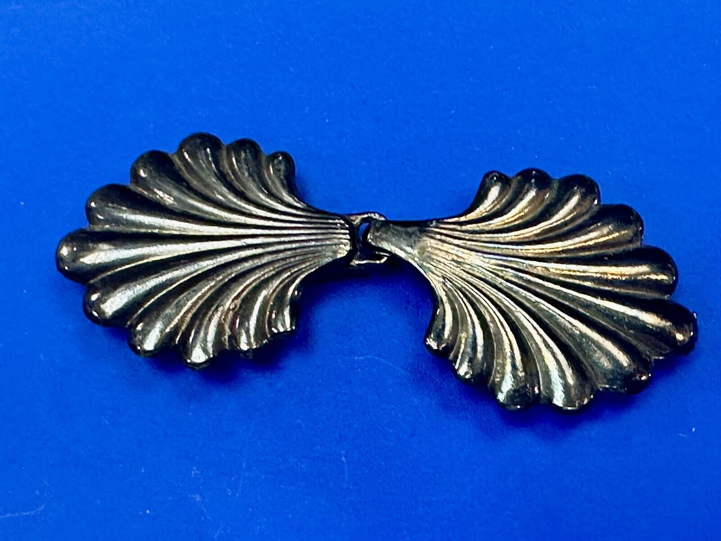 Two piece interconnecting leaf style shape vintage belt buckle