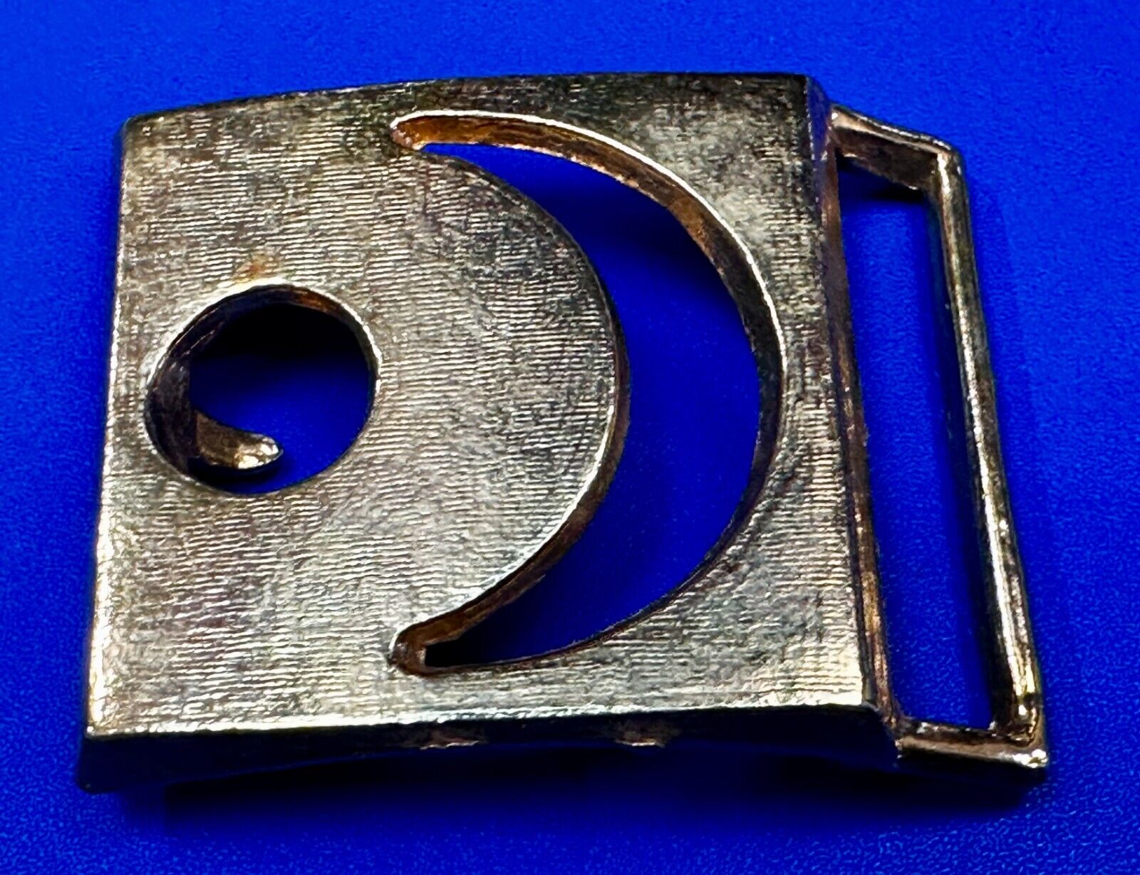 Unique Open Crescent Shape Gold Tone Hippy Style Cutout Belt Buckle