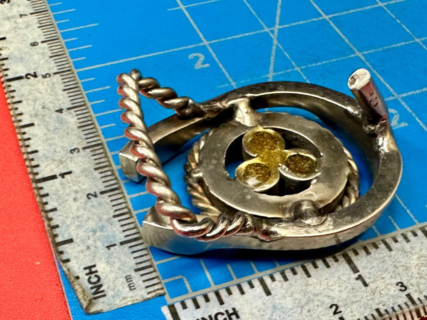 artisan circle pattern rope centerpiece red dots horseshoe shaped belt buckle