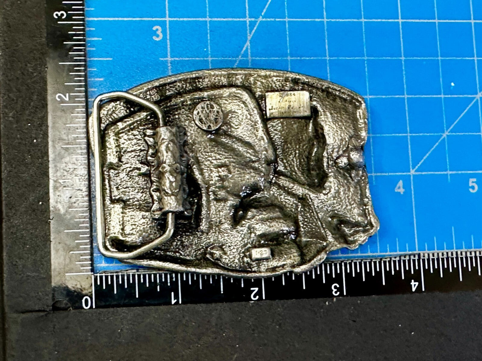 ALASKA Gold Panning Miner Eagle Mountain Scene Vintage 1984 Siskiyou Belt Buckle