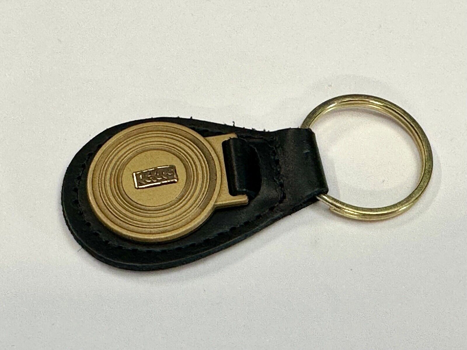 unknown to me!   Leaf emblem logo gold tone Keychain - Key Fob Ring Chain