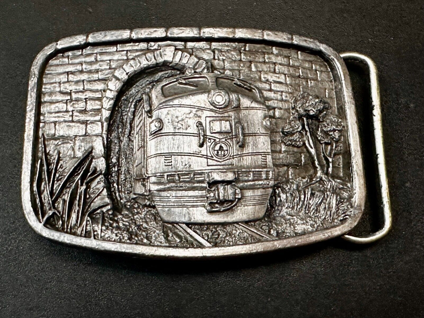 Train Engine through Tunnel RailRoad RR Vintage 1987 Bergamot Belt Buckle