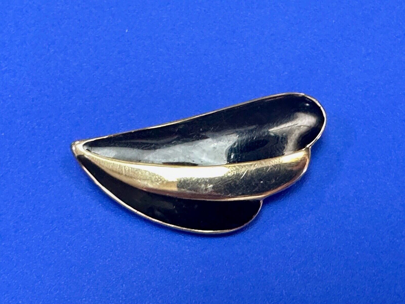 Abstract Leaf Shaped Black Enamel Gold tone brooch pin