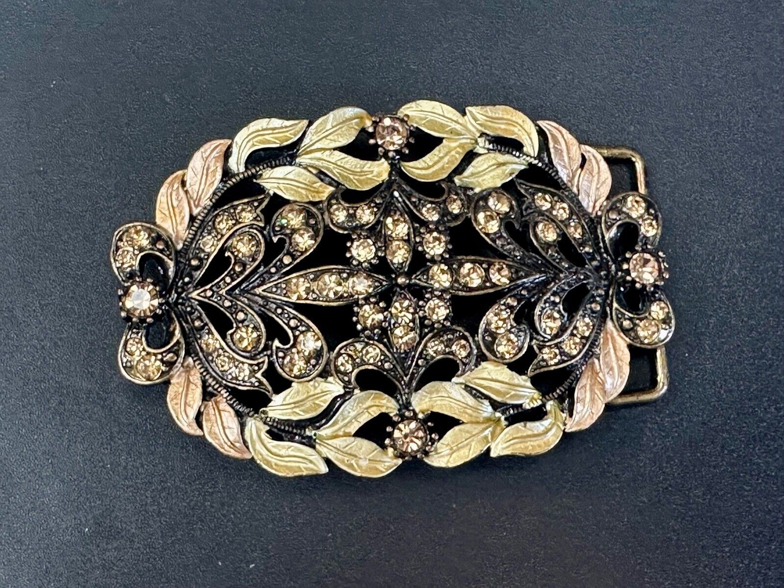 Awesome detail - Vintage see through swirl rhinestone pattern belt buckle