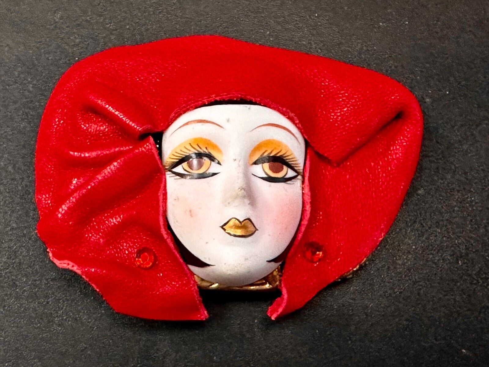 Unique Porcelain? Doll Face in Red Flapper Vintage Women's Belt Buckle
