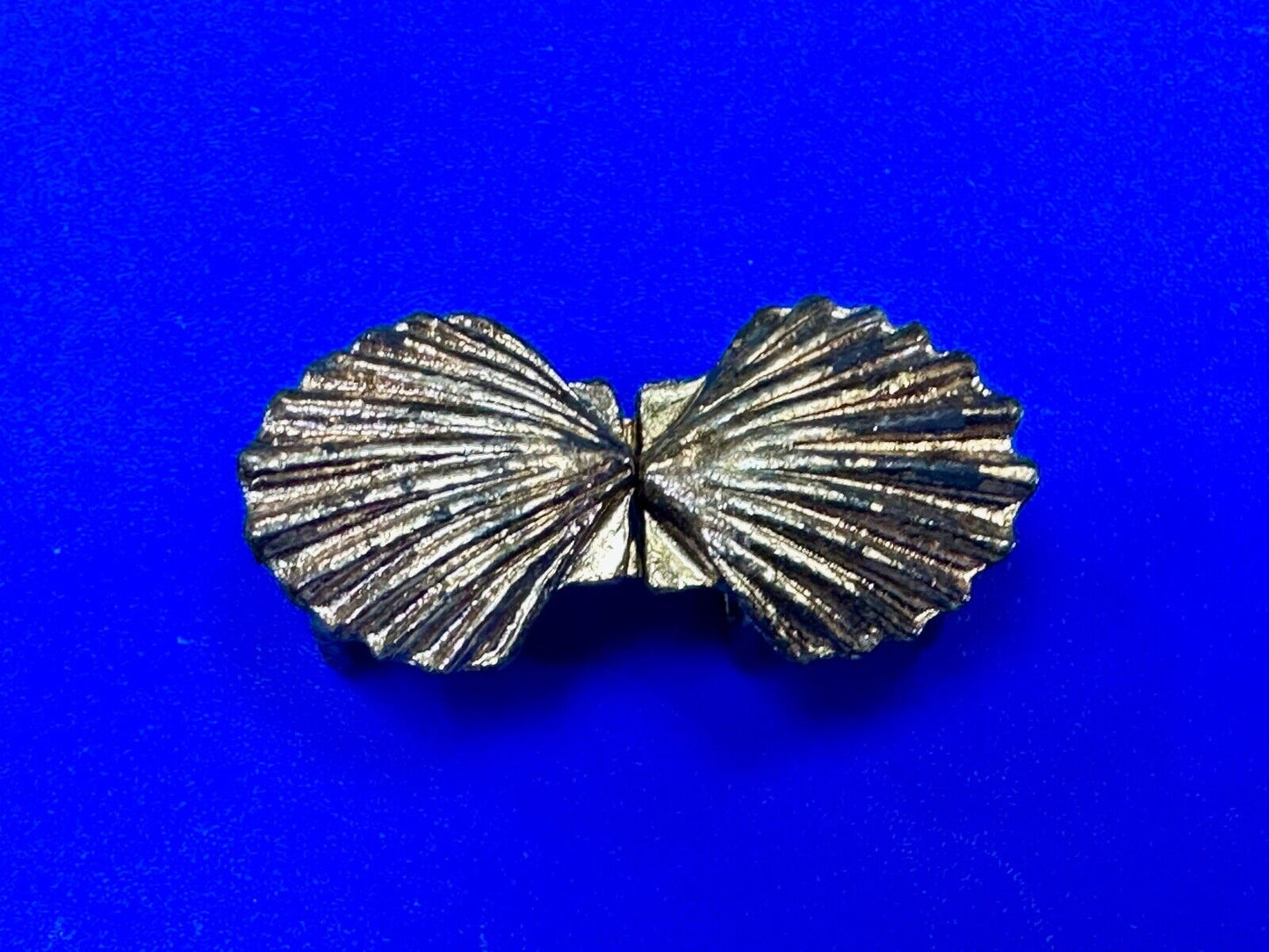 Two piece Clam Shells interconnecting vintage small belt buckle Signed