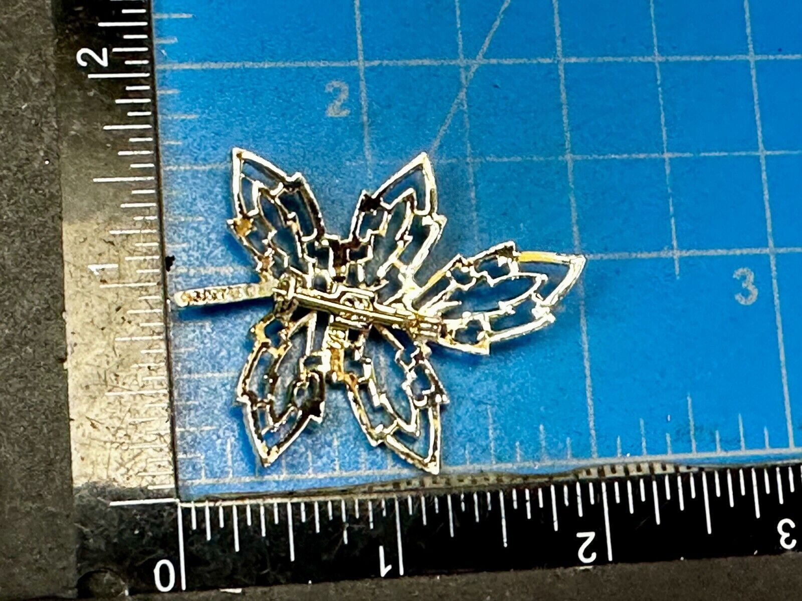 Artistic Maple Leaf Openwork Vintage Gold Tone Brooch Pin Signed by Gerrys