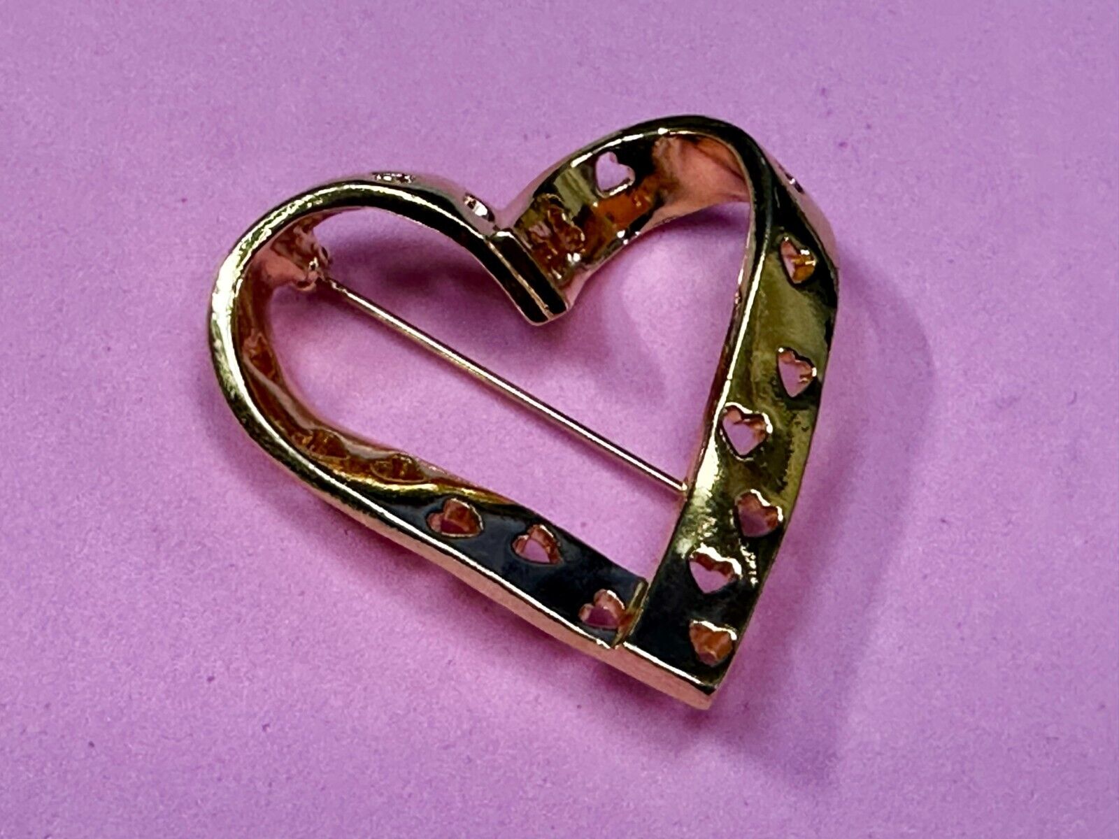True Hearts Valentine Days Open Cutout Gold Tone Vintage Brooch Pin Signed Avon