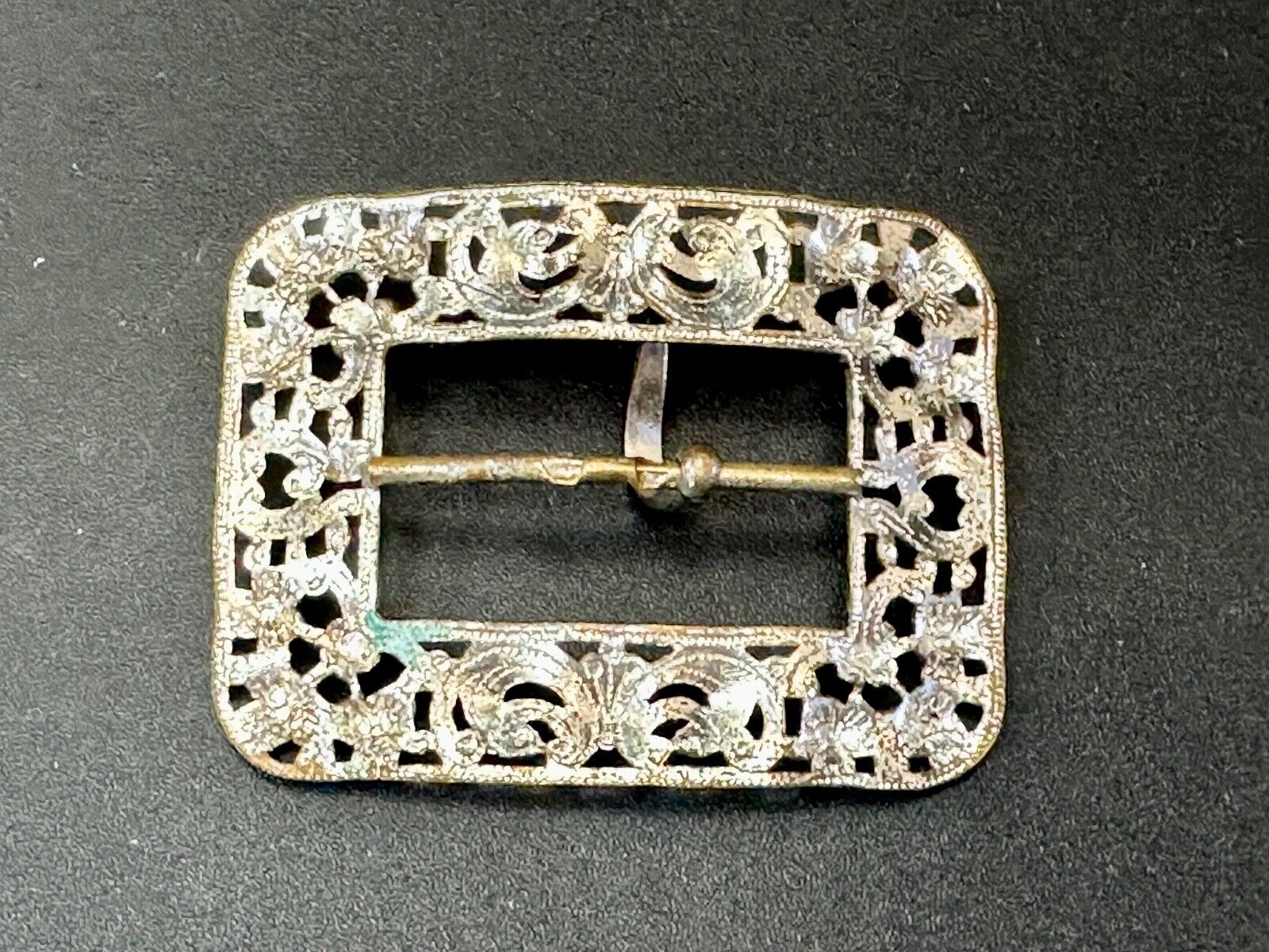 Beautiful antique silver color see through flower swirl belt buckle