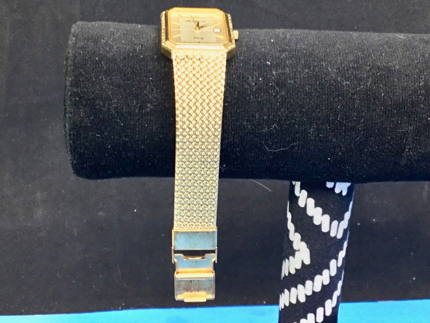  556 112R roamers quartz ladies watch with date Swiss parts Working well!  
