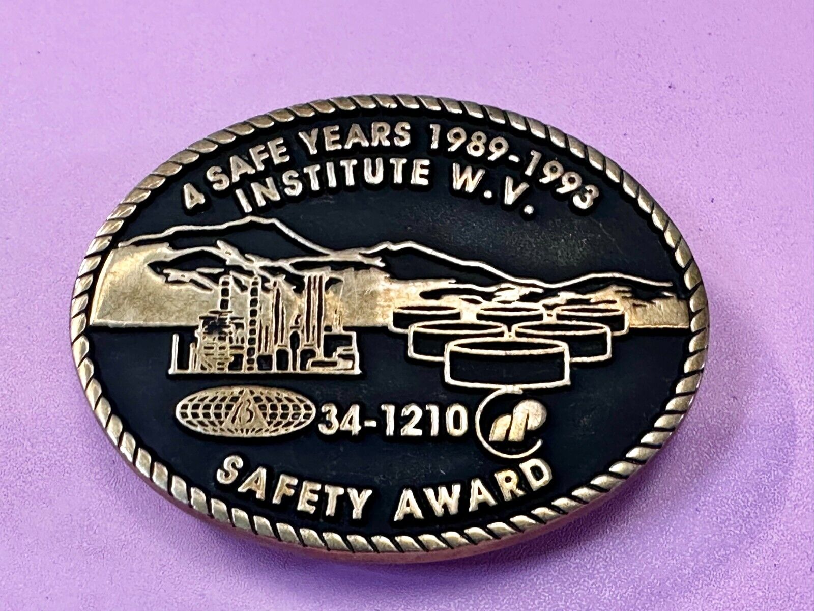 34-110 A Safe Years 1989-1993 W.V Safety Institute Award Koza's Inc Belt Buckle