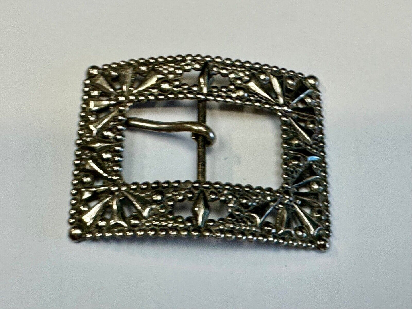Antique silver color rectangular see through ornate belt buckle