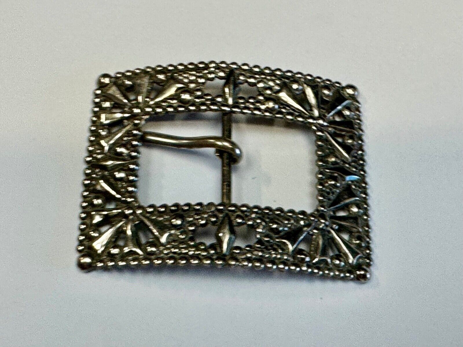 Antique silver color rectangular see through ornate belt buckle