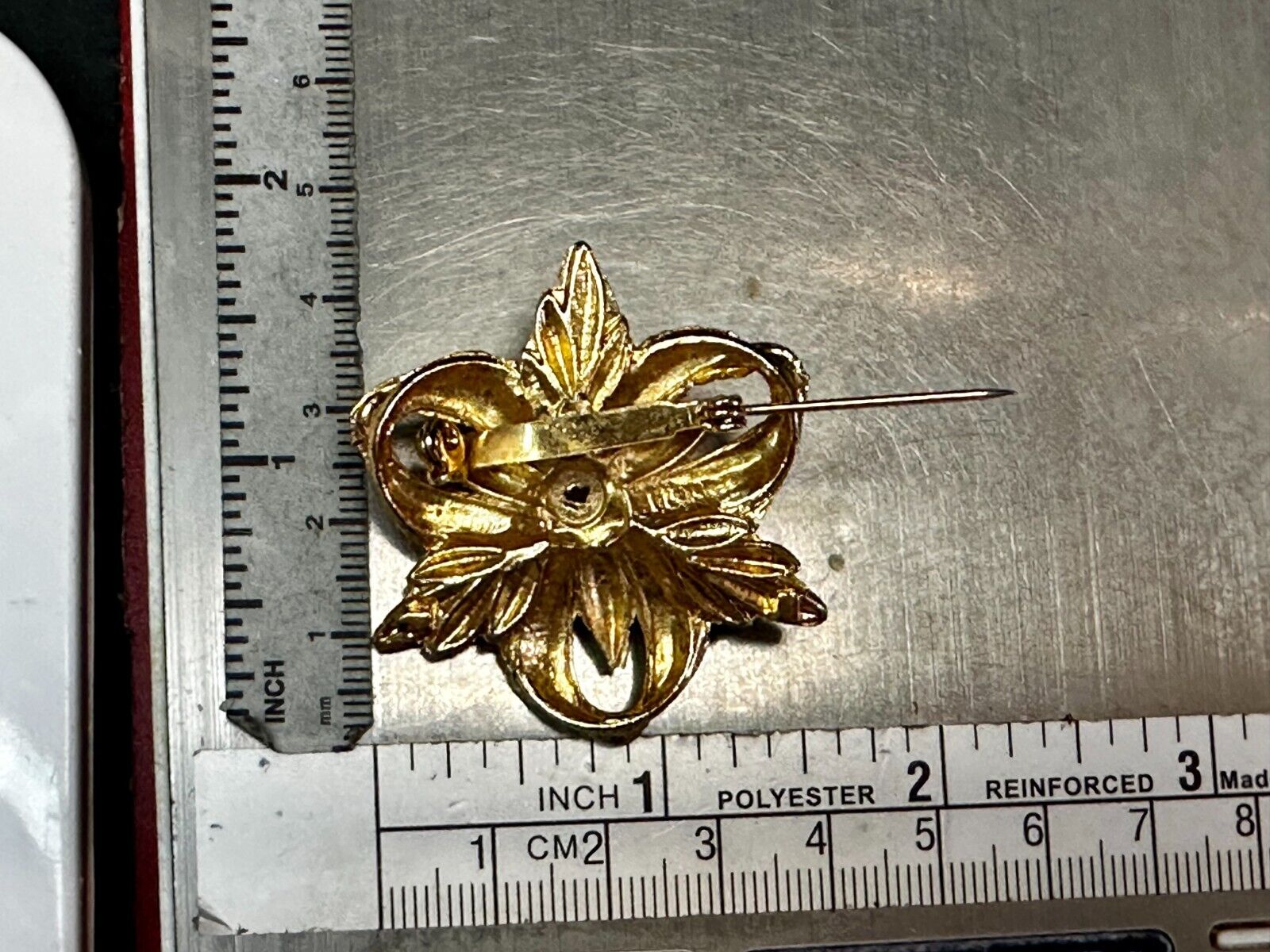 Beautiful Flower W/ Faux? Pearl Center Openwork Gold Tone Brooch Pin Marked 1100