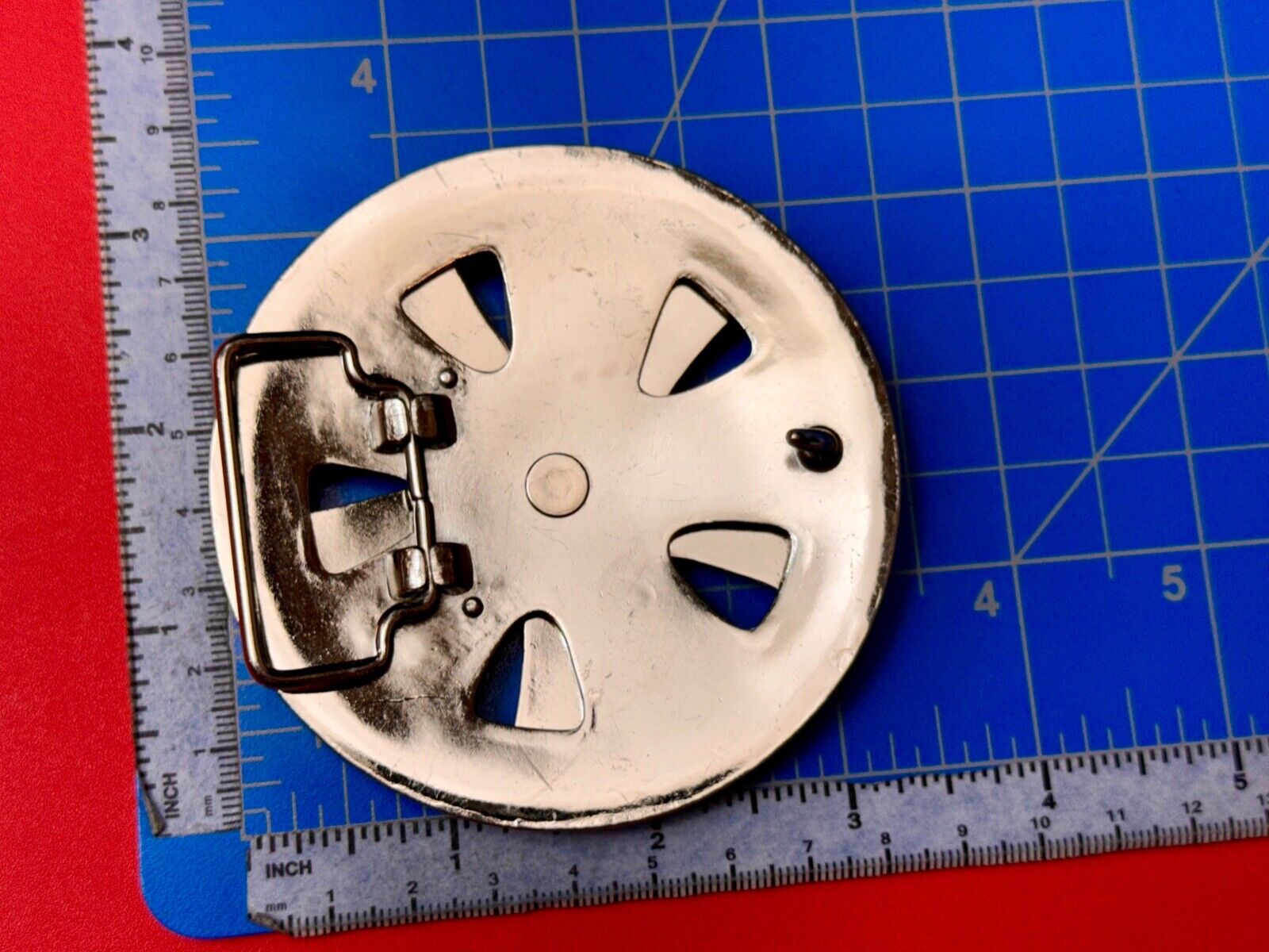 Tricked out Car Wheel Tire Rim silver color SPINNER moving belt buckle