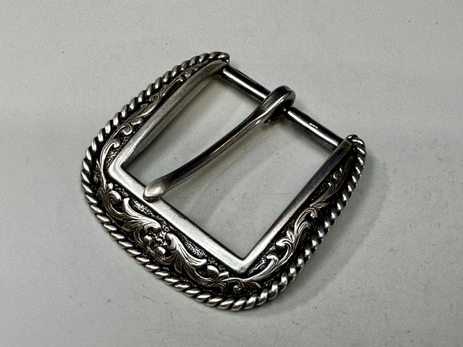 Ariat 2007 Ranger Style Detailed Flower Swirl -  Rope Outlined Belt Buckle