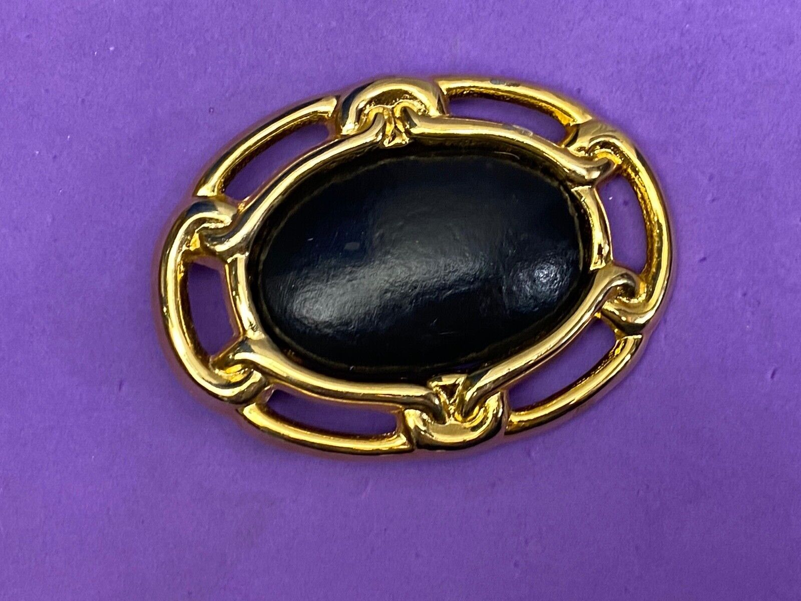 Vintage Day-Lor Gold Tone Black Raised Scarf Belt Purse Clip