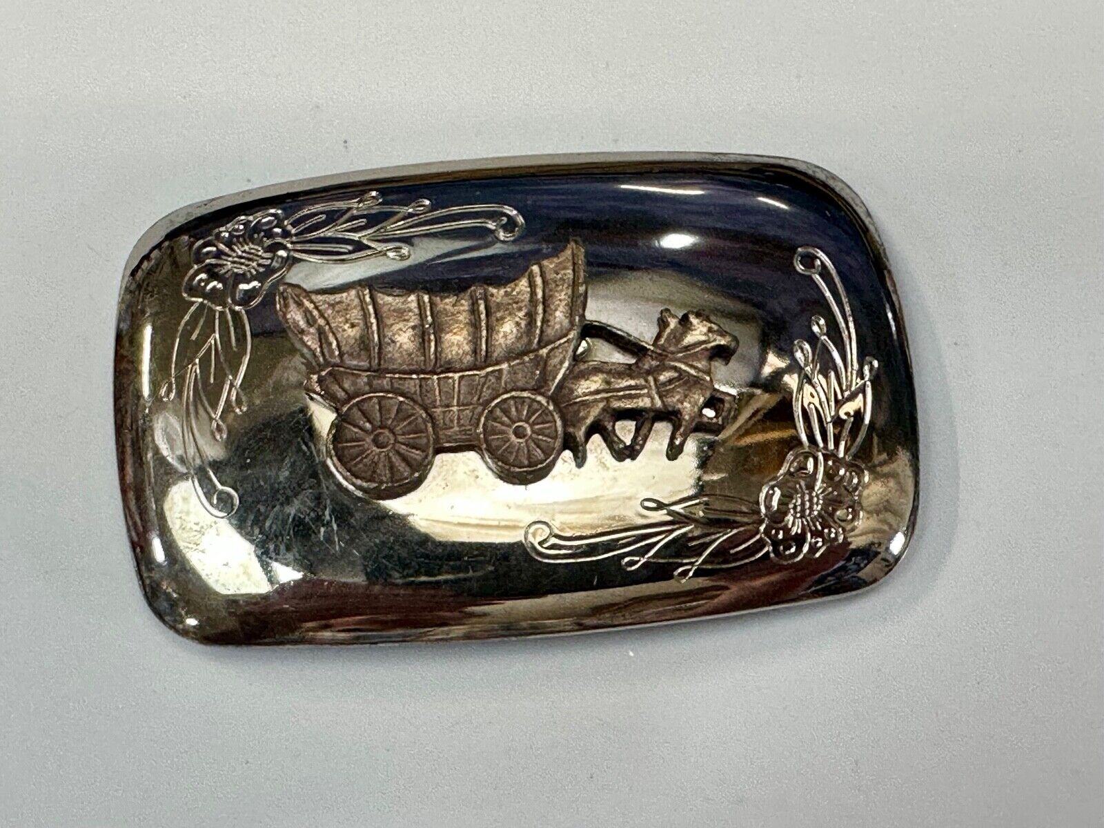 Vintage Horse Drawn Covered wagon on reflective western two tone belt buckle