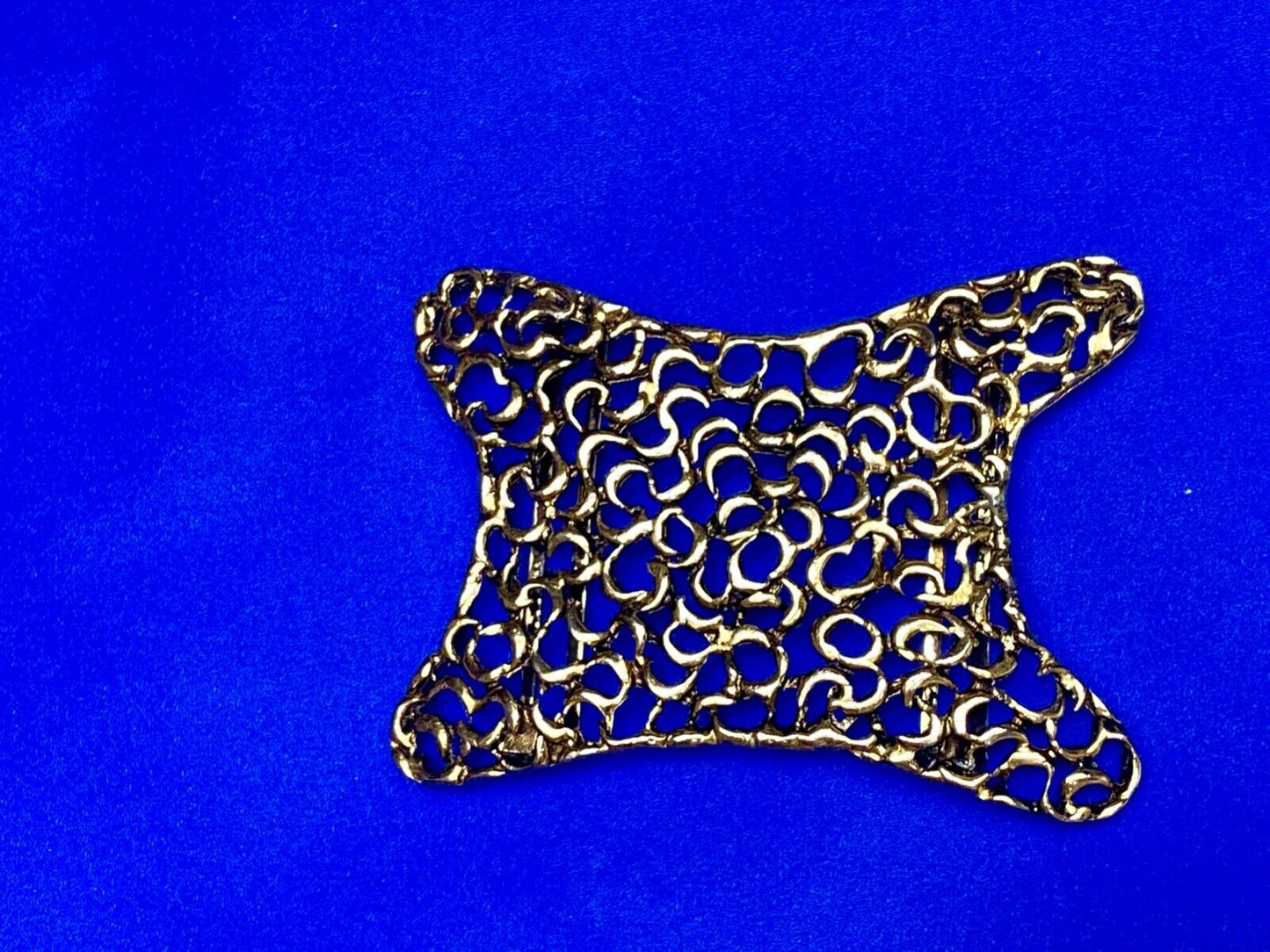 Unique shaped gold color see though pattern belt buckle scarf slide